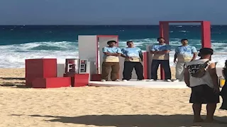 4 نجوم من الأهلي يشاركون في إعلان جديد لـ “ريد بول” على شاطئ البحر