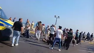 فيديو صادم لحادث "الميكروباص الطائر" على كورنيش الإسكندرية- صور