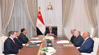 السيسي يجتمع مع رؤساء الهيئات الإعلامية.. 4 توجيهات وزيادة للصحفيين