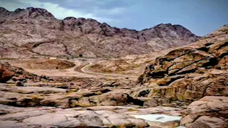 "مطر الصيف" يتواصل بسانت كاترين رغم الحر.. وتأهب لاحتمالية سيول