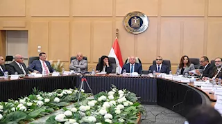 وزير الصناعة: دراسة لمعالجة التشوهات الجمركية لمصانع زجاج السيارات والبيليت والحديد الصاج