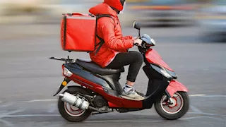 حمايةً لعمال الدليفري.. توجيهات رئاسية مهمة ووزير العمل يتوعد غير الملتزمين