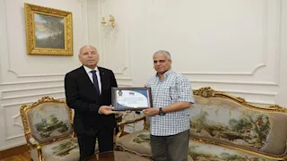 محافظ القاهرة يشكر رئيس هيئة النظافة السابق