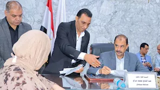 للاستماع إلى شكاوى المواطنين.. محافظ سوهاج يعقد اللقاء الجماهيري الأسبوعي- صور