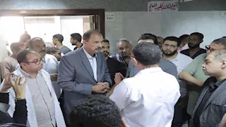 محافظ سوهاج يتفقد المستشفى التعليمي ويوجه 4 تعليمات عاجلة (صور)