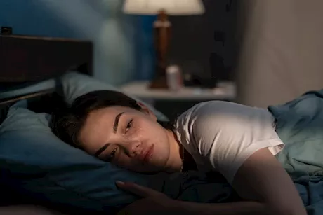 هل قلة النوم تسبب الاكتئاب؟ "فيديوجرافيك"