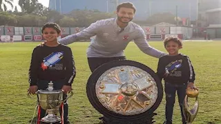 "5 أشقاء وسر مع والدته".. 15 صورة وأبرز المعلومات عن عائلة محمد الشناوي حارس الأهلي