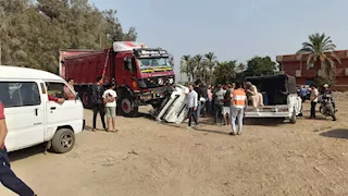 الدفع بـ10 سيارات إسعاف.. 7 مصابين في حادث مروع بقنا