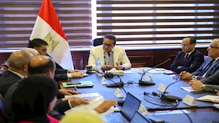 حلول "فورية وسريعة".. وزير الصحة يبحث تجاوز عقبات صناعة مشتقات البلازما