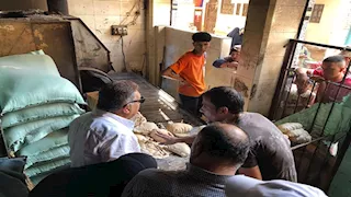 محافظ الدقهلية يجري جولة مفاجئة لتفقد المخابز بالمنصورة