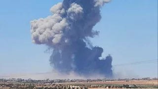 قتلى ومصابون.. انفجار مستودع ذخيرة في إدلب بسوريا (فيديو)