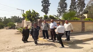 رئيس مدينة دسوق يوزع مياه مثلجة على عمال النظافة بكفر الشيخ -صور