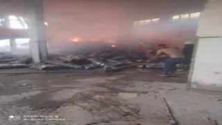 مصرع 5 أشخاص وإصابة آخر في حريق بمخزن بلاستيك بالقناطر الخيرية (صور)