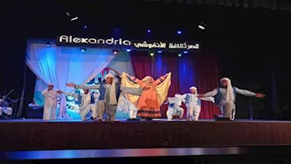 بالصور.. فرقة أسوان للفنون الشعبية تبهر جمهور "صيف بلدنا" بالإسكندرية