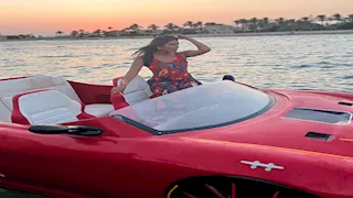 سيارة وسط البحر وقالب تورتة.. هاجر الشرنوبي تحتفل بعيد ميلادها (صور)