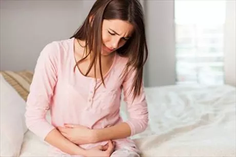 شاي البصل لتخفيف آلام الدورة الشهرية- ما مدى فعاليته؟