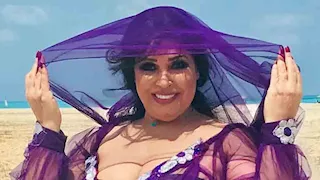 فيفي عبده ترقص على أنغام "رايقة رايقة" (فيديو)