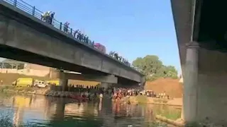 الجزائر: 18 قتيلا و10 مصابين إثر سقوط حافلة في وادي الحراش