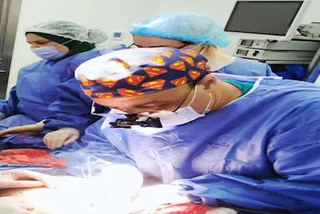 فريق طبي ينجح في استئصال الفص الأيسر من الكبد لسيدة مُسنة.. تفاصيل 