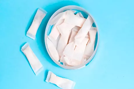 تسمم الأطفال بأكياس النيكوتين.. ما السبب والمخاطر؟