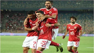 "احتفال طريف من  داري مع  شريف".. لقطات لم تشاهدها في مباراة الأهلي وفاركو 