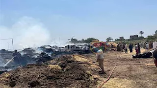 السيطرة على حريق مزرعة مواشي بقرية كفر العمار بالقليوبية (صور)