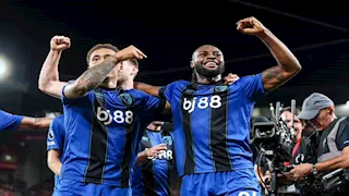 توقفت المباراة بسببه.. ليفربول يدين تصرف أحد جماهيره تجاه لاعب بورنموث