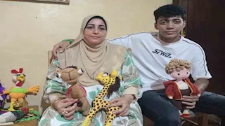 بخيط وإبرة كروشيه.. عرائس "صباح" اليدوية تتحدى البراندات العالمية- فيديو وصور