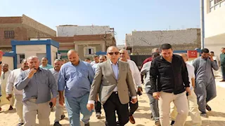 بالصور- محافظ المنيا يتفقد الأعمال الإنشائية بمدرسة الجبرتي للتعليم الأساسي