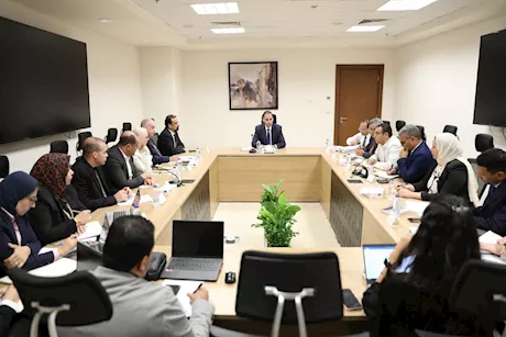 الصحة تراجع أرصدة الأدوية والمستلزمات الطبية وتبحث توسعة المخازن