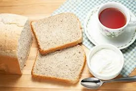 ماذا يحدث لطفلك عند تناول الخبز مع الشاي؟