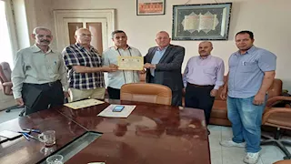 صور.. نقابة السكة الحديد تكرم رئيس قطار فيديو الراكب "أبو شورت"