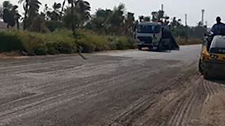 بالصور- بدء إصلاح طريق "مصر- أسوان" الزراعي الشرقي في الأقصر