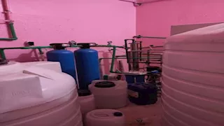 من الفلتر للأسواق.. ضبط مصنع يبيع مياه الحنفية على أنها معدنية بأسيوط صور