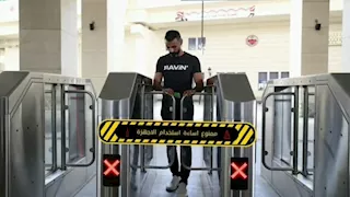 صور.. النقل تحذر من هذه السلوكيات في المترو والقطار الخفيف LRT