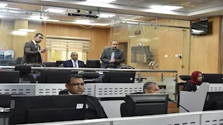 من داخل غرفة الطوارئ.. محافظ بورسعيد يرصد استعدادات انتخابات الشيوخ (صور)