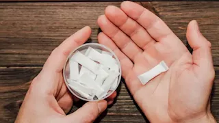 هوس أكياس الكافيين: موضة بين المراهقين تثير قلق بعض الخبراء