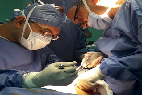  11 جراحة استئصال أورام مخية أبرزها النخاع الشوكي باستخدام الملاح الجراحي.. تفاصيل