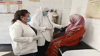 "حياة كريمة" تقدم خدماتها الطبية المجانية لـ 1200 مواطن بالمنيا