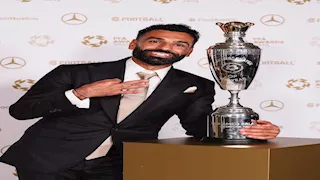 "بيقارنوا بلاعيبة الدوري المصري".. تعليق ناري من خالد الغندور على جائزة صلاح الجديدة