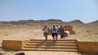 بالصور- وفود ألمانية ومجرية تزور المناطق الأثرية بالمنيا 