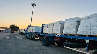 قافلة "زاد العزة" الـ92 تدخل إلى قطاع غزة من مصر