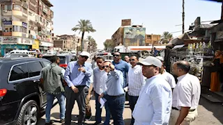 بالصور- محافظ أسوان يضبط مخالفات بناء ويوجه بتحرير محاضر لأصحابها