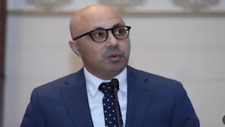 رئيس هيئة الكتاب يعتذر عن عدم الاستمرار في منصبه