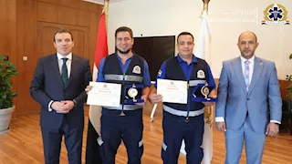رئيس هيئة الإسعاف يكرم مسعفين ردوا 1.5 مليون جنيه أمانات 
