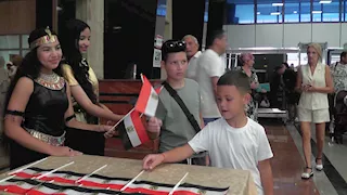 عروض فلكلورية.. السفينة السياحية "أرويا" تصل ميناء الإسكندرية- صور