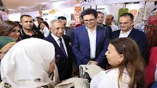 وزير الثقافة يتفقد معرض "ديارنا" للحرف التراثية ويشيد بمهارة الحرفيين المشاركين 