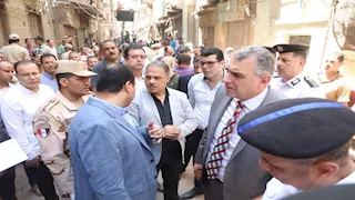 ‬محافظ الشرقية يتابع رفع أنفاض العقار المنهار بالزقازيق (فيديو وصور)