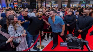 16 صورة لـ عمرو يوسف ودينا الشربيني وتارا عماد بالعرض الخاص لـ"درويش" في الرياض