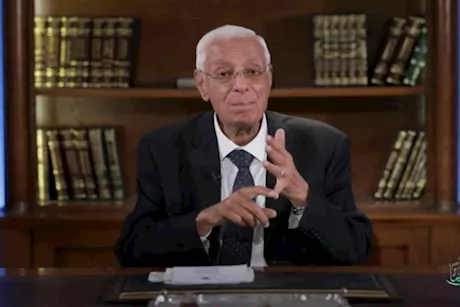 حسام موافي يكشف حقائق غريبة عن جلد الإنسان